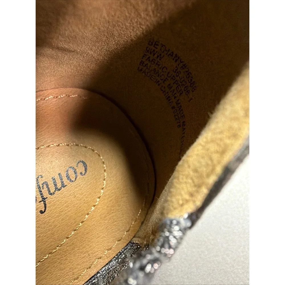 Comfortview Women's Size 9 WW Bethany Silver Woven Fabric Slip On